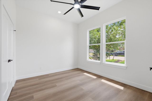 415 S 2nd Street, La Porte, TX 77571