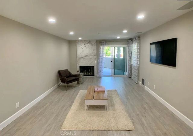 400 Lake Street 103, Huntington Beach, CA 92648