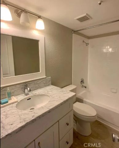400 Lake Street 103, Huntington Beach, CA 92648
