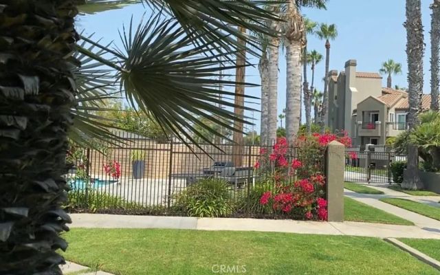 400 Lake Street 103, Huntington Beach, CA 92648
