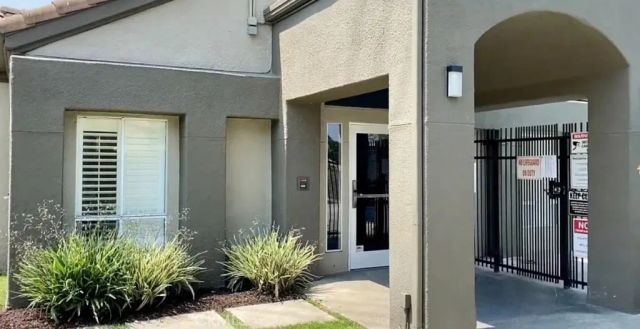 400 Lake Street 103, Huntington Beach, CA 92648