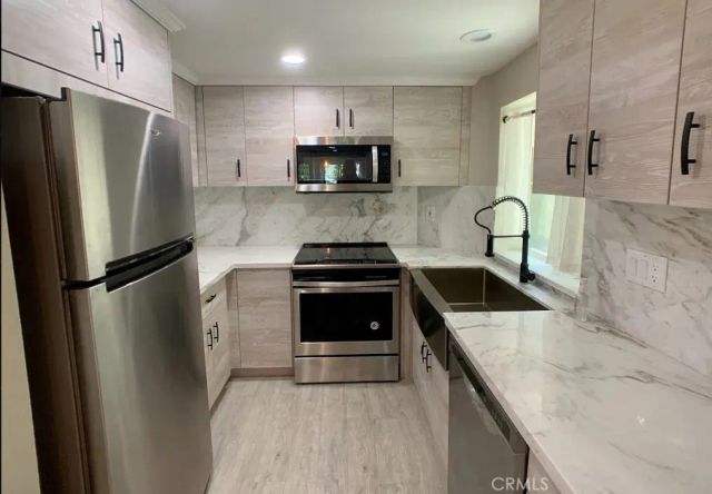400 Lake Street 103, Huntington Beach, CA 92648