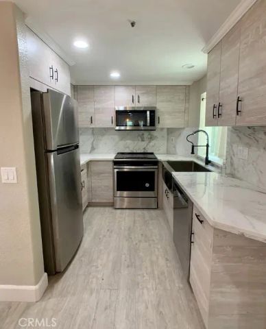400 Lake Street 103, Huntington Beach, CA 92648