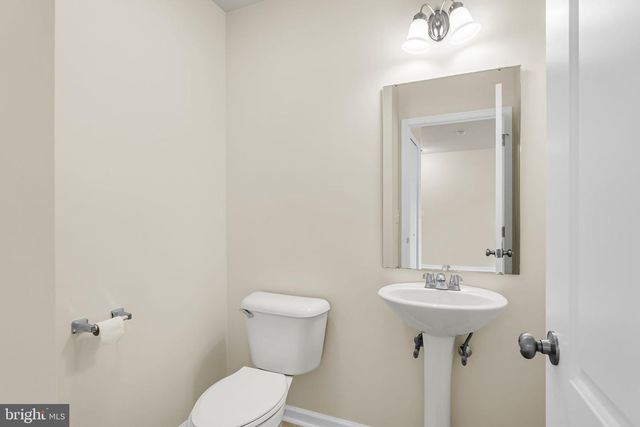 856 GREGS DR, Harrisburg, PA 17111