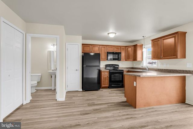 856 GREGS DR, Harrisburg, PA 17111