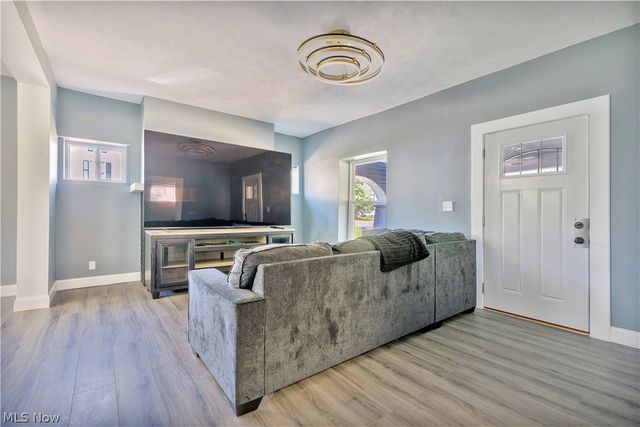 918 15th Street NW, Canton, OH 44703