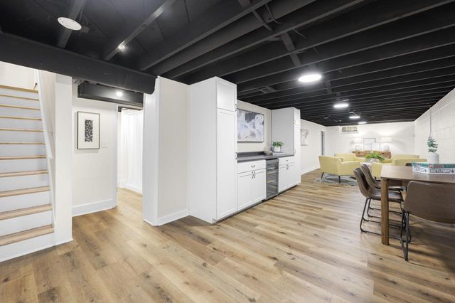 725 S Bobolink DRIVE, Brookfield, WI 53005