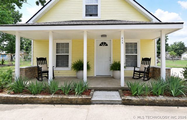 611 E 4th Street, Claremore, OK 74017
