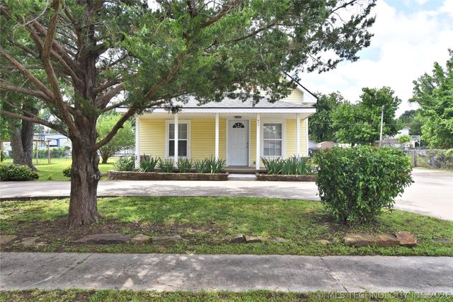 611 E 4th Street, Claremore, OK 74017