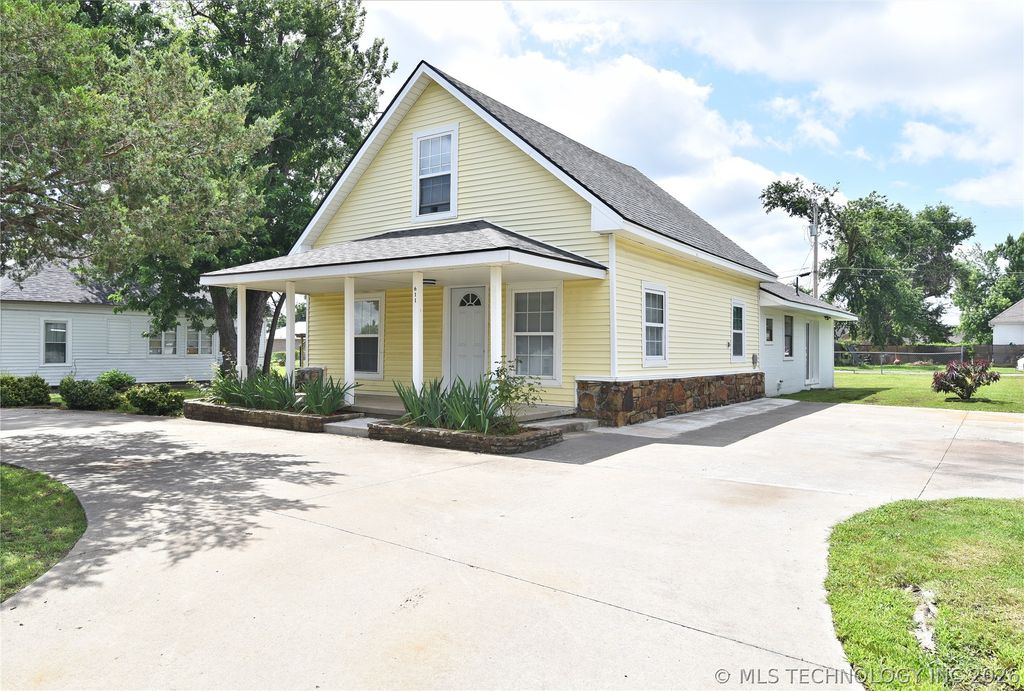 611 E 4th Street, Claremore, OK 74017