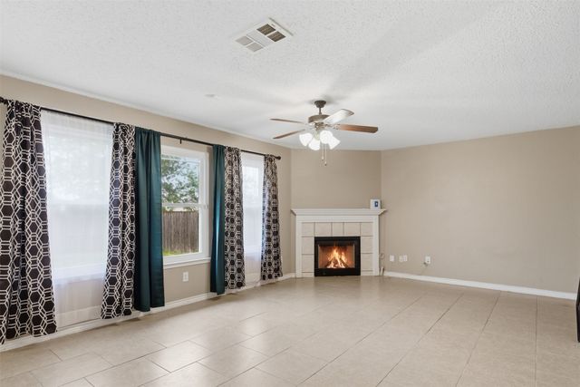 829 Elbe Drive, Arlington, TX 76001