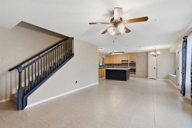 829 Elbe Drive, Arlington, TX 76001
