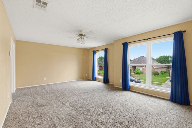 829 Elbe Drive, Arlington, TX 76001