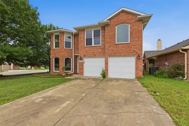 829 Elbe Drive, Arlington, TX 76001
