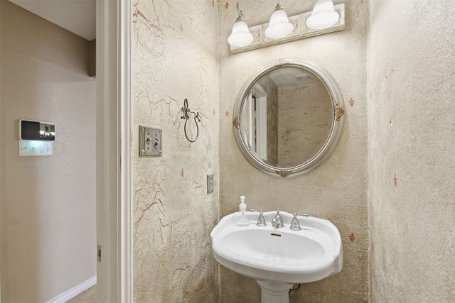 829 Elbe Drive, Arlington, TX 76001
