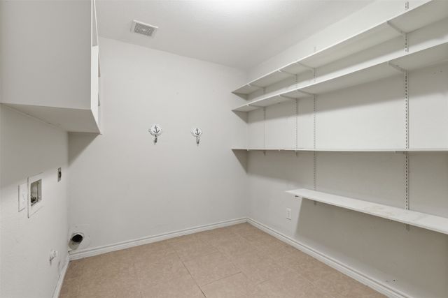 829 Elbe Drive, Arlington, TX 76001