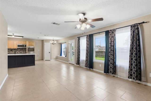 829 Elbe Drive, Arlington, TX 76001