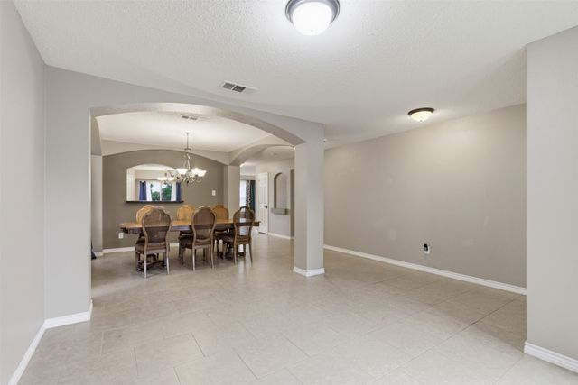 829 Elbe Drive, Arlington, TX 76001