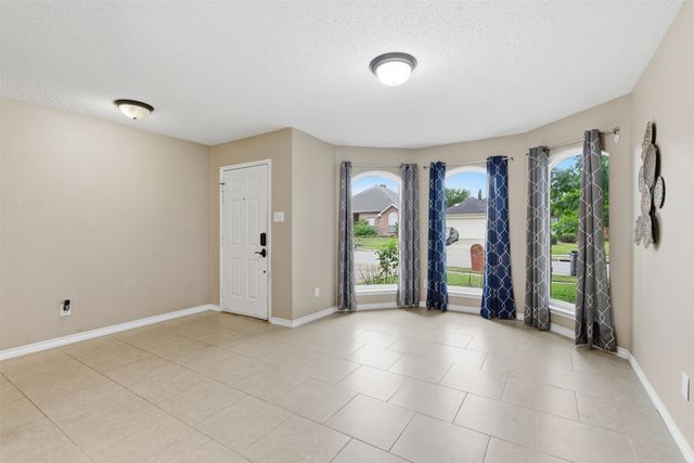 829 Elbe Drive, Arlington, TX 76001