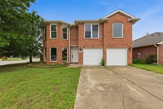 829 Elbe Drive, Arlington, TX 76001