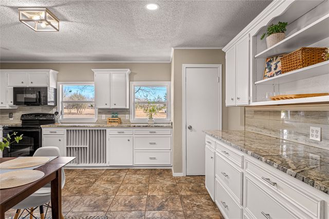 801 Chapparal Road, Hewitt, TX 76643