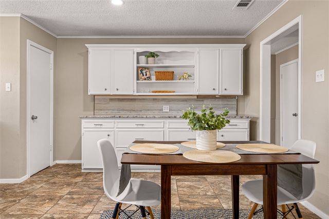 801 Chapparal Road, Hewitt, TX 76643