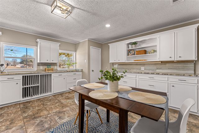 801 Chapparal Road, Hewitt, TX 76643