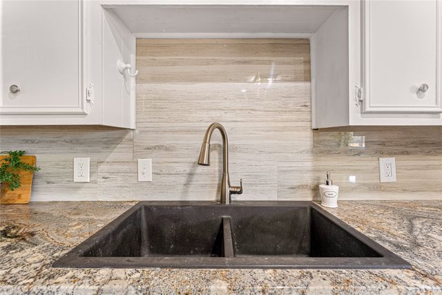 801 Chapparal Road, Hewitt, TX 76643