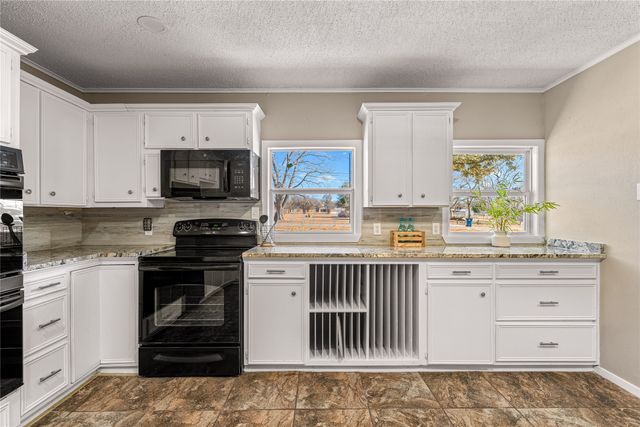 801 Chapparal Road, Hewitt, TX 76643