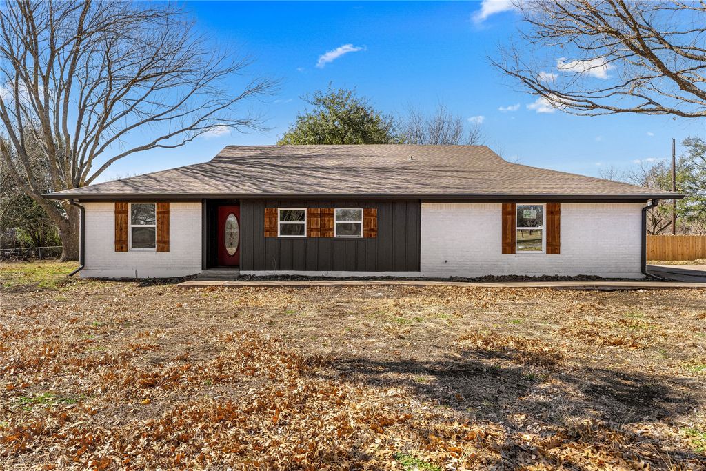 801 Chapparal Road, Hewitt, TX 76643
