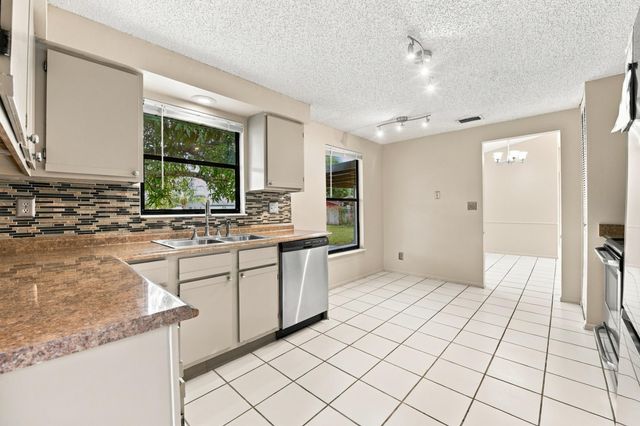5141 Saint John Avenue N, Boynton Beach, FL 33472