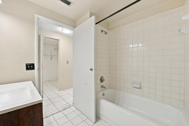 5141 Saint John Avenue N, Boynton Beach, FL 33472