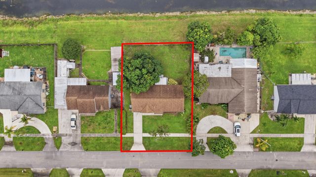 5141 Saint John Avenue N, Boynton Beach, FL 33472