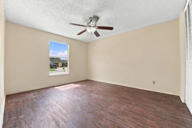 5141 Saint John Avenue N, Boynton Beach, FL 33472