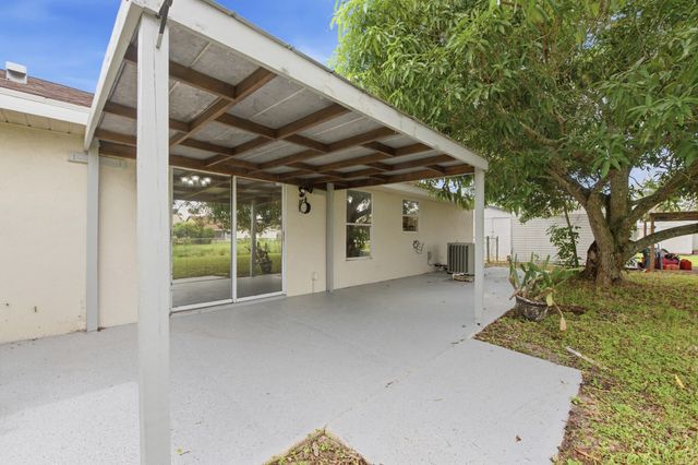 5141 Saint John Avenue N, Boynton Beach, FL 33472