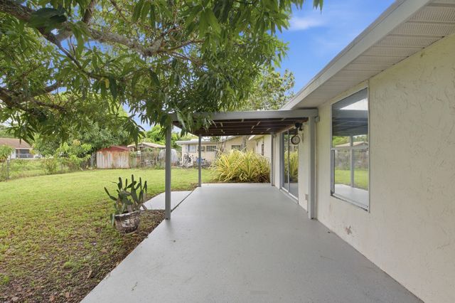 5141 Saint John Avenue N, Boynton Beach, FL 33472