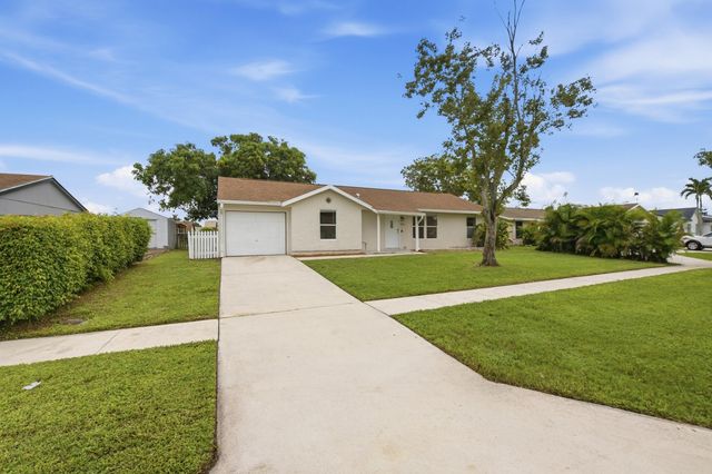 5141 Saint John Avenue N, Boynton Beach, FL 33472