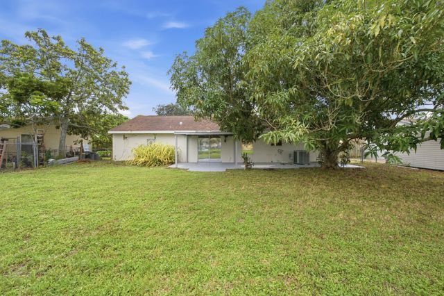 5141 Saint John Avenue N, Boynton Beach, FL 33472