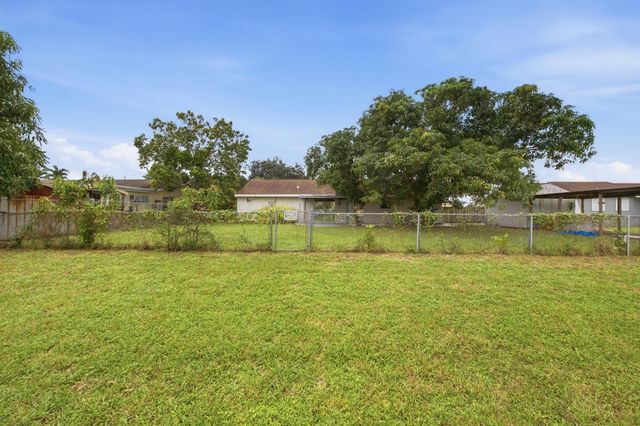 5141 Saint John Avenue N, Boynton Beach, FL 33472