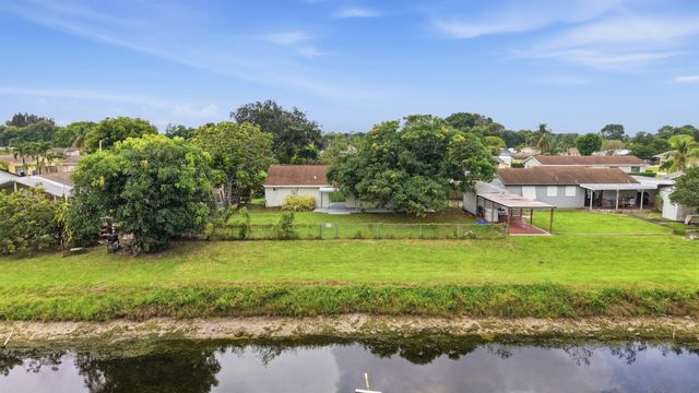 5141 Saint John Avenue N, Boynton Beach, FL 33472