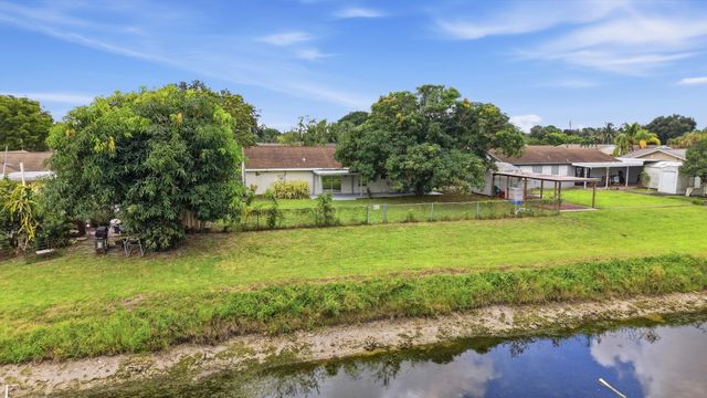 5141 Saint John Avenue N, Boynton Beach, FL 33472