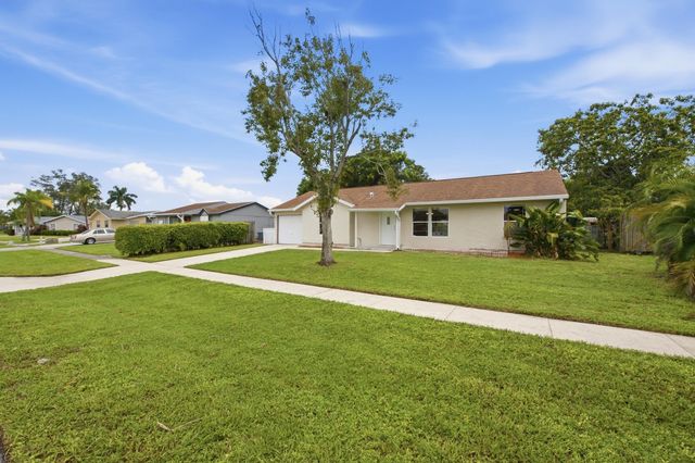 5141 Saint John Avenue N, Boynton Beach, FL 33472