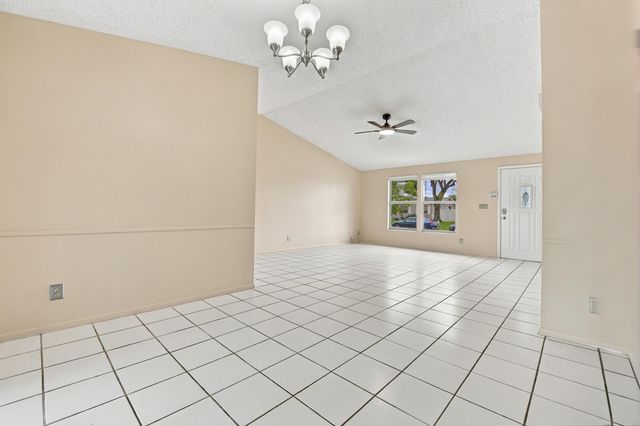 5141 Saint John Avenue N, Boynton Beach, FL 33472