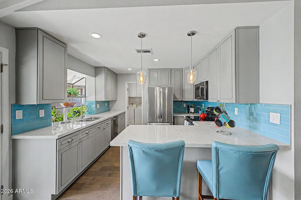 6425 W MISSION Lane, Glendale, AZ 85302