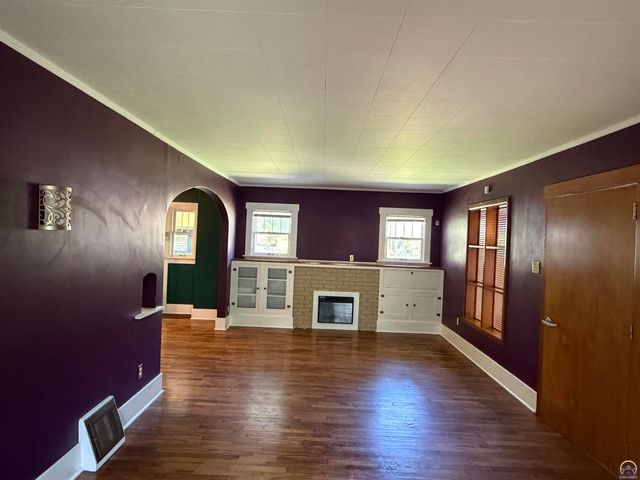 3700 SW 10th Ave, Topeka, KS 66604