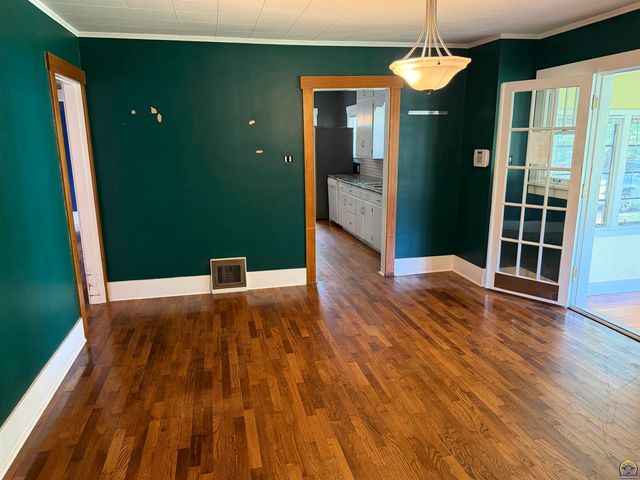 3700 SW 10th Ave, Topeka, KS 66604