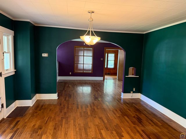 3700 SW 10th Ave, Topeka, KS 66604