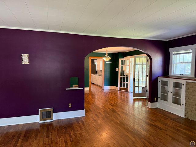 3700 SW 10th Ave, Topeka, KS 66604