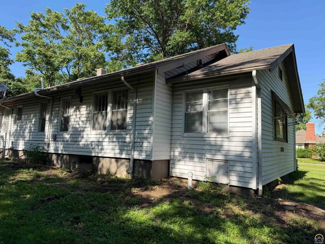 3700 SW 10th Ave, Topeka, KS 66604