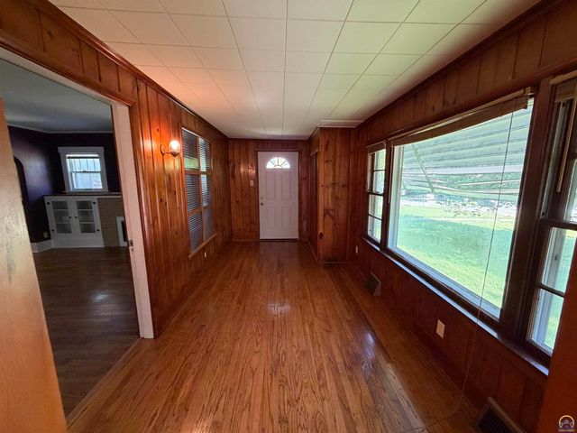 3700 SW 10th Ave, Topeka, KS 66604